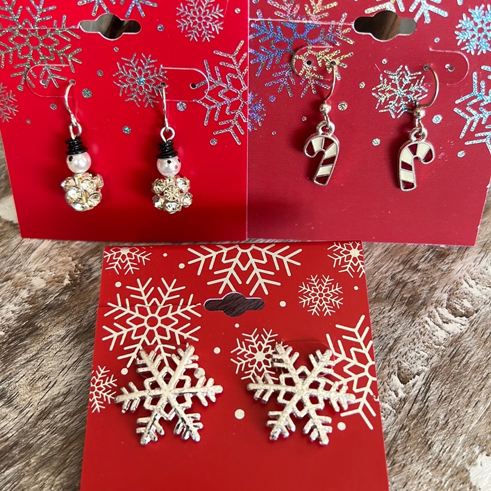 3/$20🎀 3 pairs of Christmas earrings!